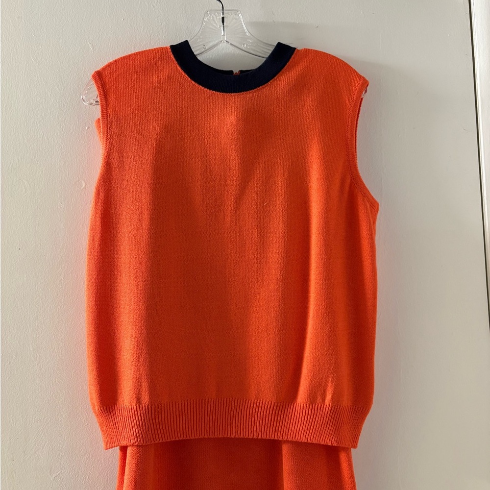 St. John Vibrant Knit Top with Dark Blue Accents